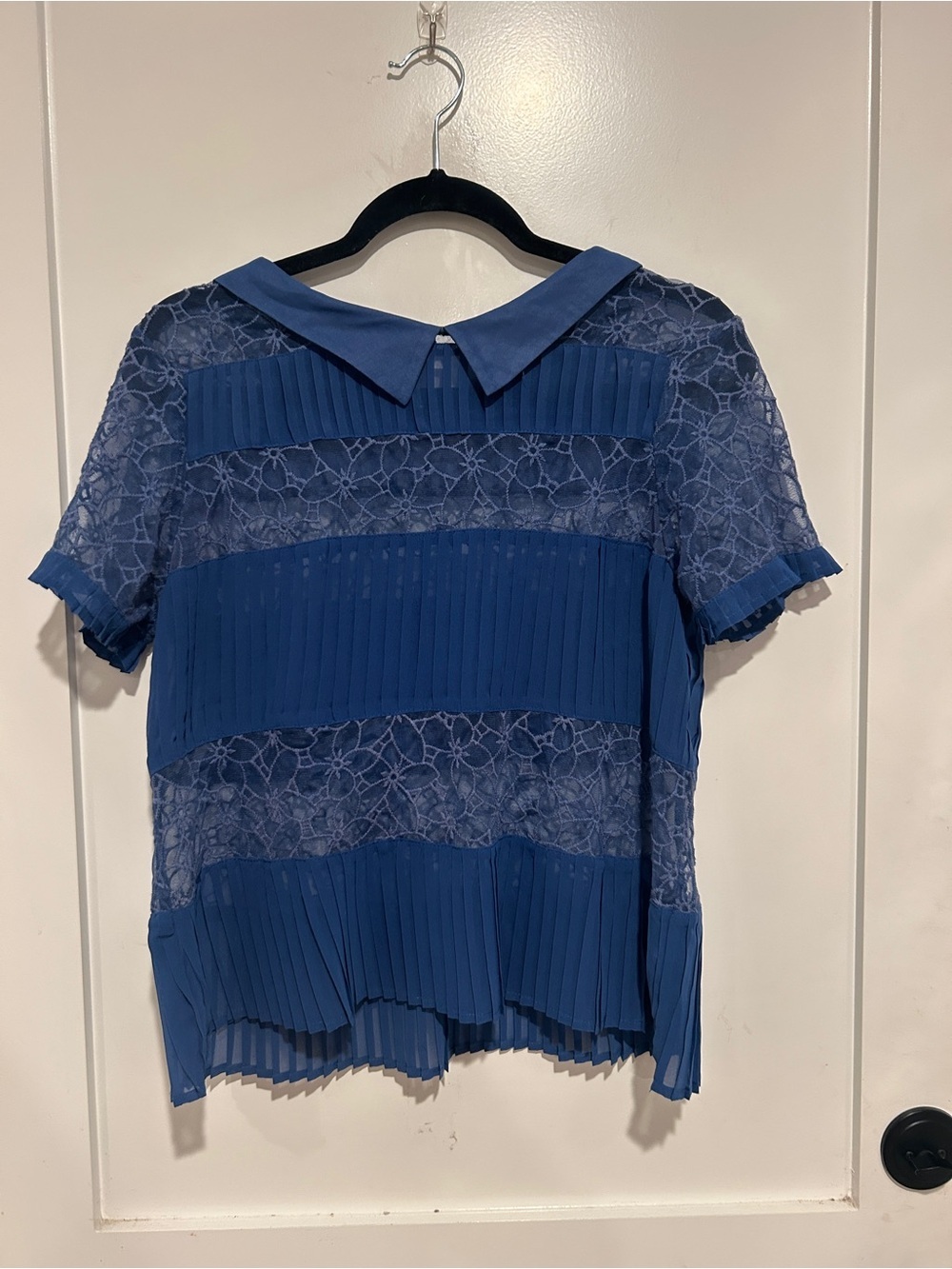 Moon Blue Lace & Pleat Short-Sleeve Blouse size small